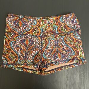 Liquido High Waist Paisley Yoga Shorts - Multicolor Vibrant Design